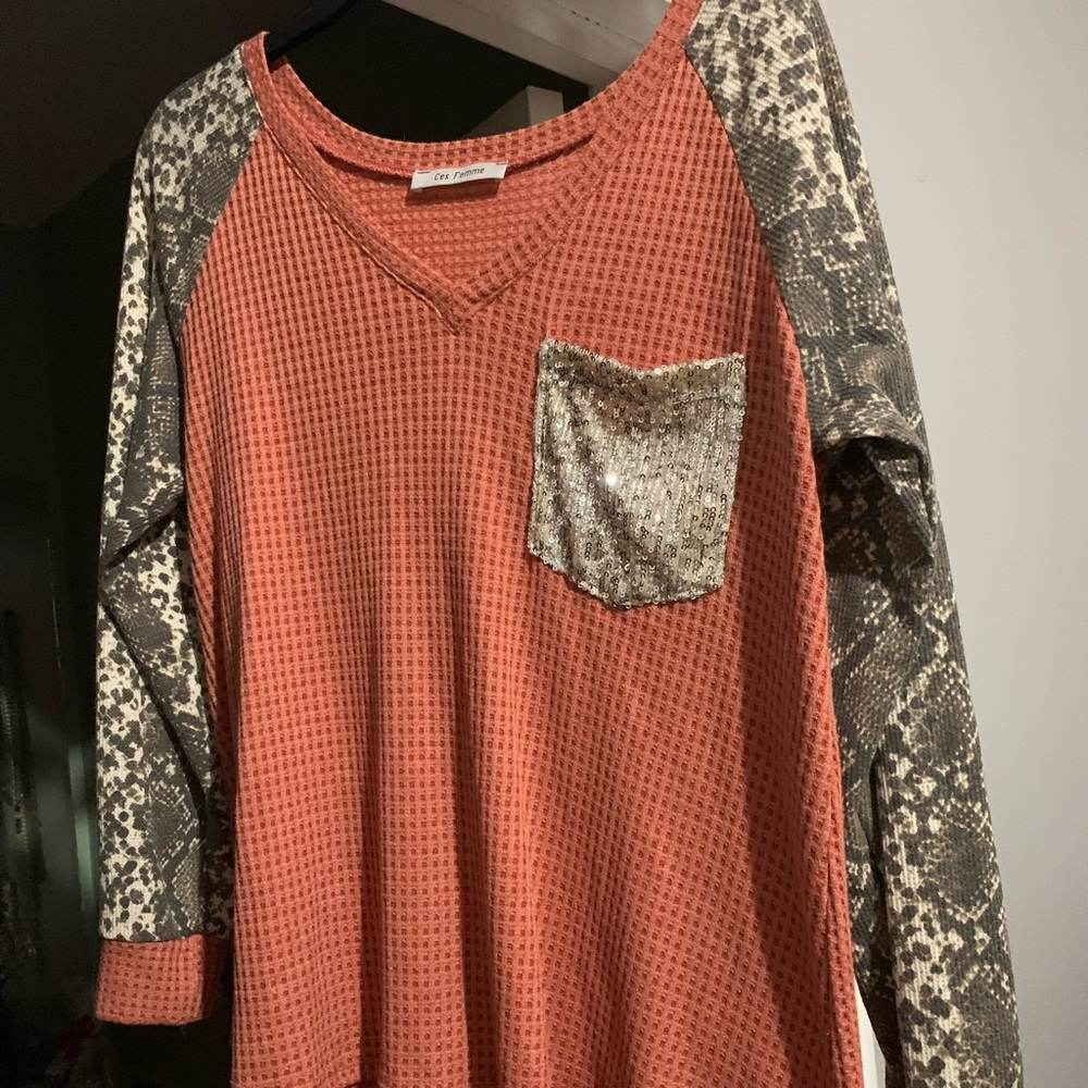 Ces Femme long sleeve thin V-neck sweater with sparkly pocket